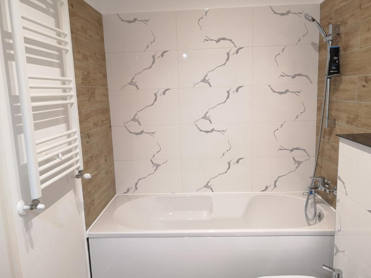 Ared-Atrium Mall Chrysflatty3 Premium Apartment 60Mp อาราด ภายนอก รูปภาพ